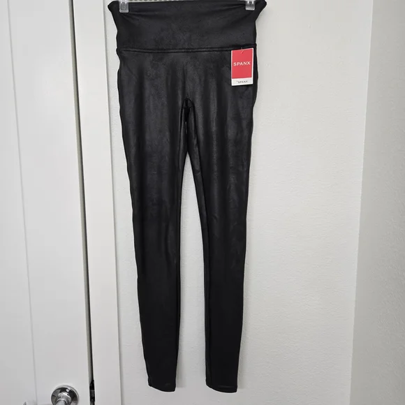 SPANX Shiny Black Leggings NWT SIZE  SMALL - Picture 11 of 12